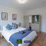 2 Bedroom Apartment By Arhouse Apartments Short Lets & Serviced Accommodation Highbury With Free Wifi